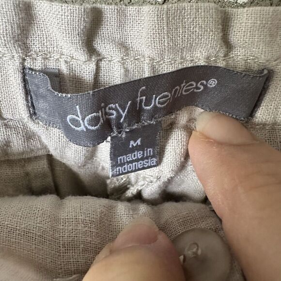 Women’s Shorts Sz Medium Tan Linen Blend Stretch Waist 4 Inseam Cuffed Summer - Picture 3 of 7